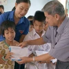 TP.HCM tặng 2.000 phần quà Tết cho người khuyết tật, trẻ mồ côi