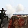 Một binh sỹ bắn rocket về phía phiến quân Nhà nước Hồi giáo. (Nguồn: Reuters)
