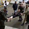 Một binh sỹ bị thương trong cuộc giao tranh tại Nagorny Karabakh tới bệnh viện ở thị trấn Terter. (Nguồn: THX/TTXVN)