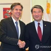 Ông Cho Tae-yong (phải) và Thứ trưởng Ngoại giao Mỹ Tony Blinken. (Nguồn: Yonhap)
