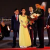 Video nữ sinh viên Hà Nội tặng hoa cho Tổng thống Hoa Kỳ Obama