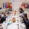Các nhà lãnh đạo G7 trong cuộc đối thoại với các nhà lãnh đạo thế giới tại Hội nghị G7 mở rộng ở Shima, tỉnh Mie ngày 27/5. (Nguồn: AFP/TTXVN)