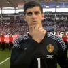 Thibaut Courtois thường vuốt cằm khi hát quốc ca trước mỗi trận đấu của Bỉ.