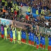 Cầu thủ Pháp ăn mừng theo phong cách chiến binh Viking của Iceland. (Nguồn: EPA)