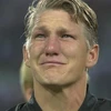 Bastian Schweinsteiger rơi lệ trong ngày chia tay. (Nguồn: AP)
