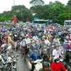 Giao thông bị ùn tắc nghiêm trọng từ hướng sân bay Tân Sơn Nhất về vòng xoay Lăng Cha Cả. (Ảnh: Mạnh Linh/TTXVN)