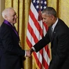 Tổng thống Obama trao huy chương cho danh hài Mel Brooks. (Nguồn: AP)