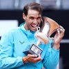 Rafael Nadal lại đượ cắn cúp. (Nguồn: Reuters)