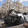 Hiện trường một vụ đánh bom kép ở thành phố Idlib. (Ảnh: AFP/TTXVN)