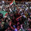 Người biểu tình Sudan tập trung tại thủ đô Khartoum ngày 19/5. (Ảnh: AFP/TTXVN)