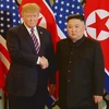 Tổng thống Mỹ Donald Trump và Chủ tịch Triều Tiên Kim Jong-un tại Hội nghị Thượng đỉnh Mỹ-Triều Tiên lần thứ hai. (Ảnh: TTXVN phát)