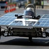 Xe chạy bằng năng lượng Mặt Trời tham dự cuộc thi. (Nguồn: AFP)