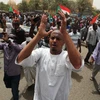 Hàng chục nghìn người Sudan tham gia biểu tình tại thủ đô Khartoum đòi trao quyền cho chính quyền dân sự ngày 30/6/2019. (Ảnh: THX/TTXVN)