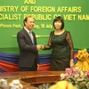 Thứ trưởng Bộ Ngoại giao Nguyễn Quốc Dũng và Quốc vụ khanh Bộ Ngoại giao và Hợp tác quốc tế Campuchia bà Eat Sophea tại hội nghị. (Ảnh: Minh Hưng/TTXVN)