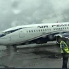 Máy bay bị rơi bánh sau khi hạ cánh. (Nguồn: pmnewsnigeria)