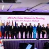 Các Bộ trưởng Ngoại giao ASEAN-Trung Quốc chụp ảnh chung. (Ảnh: Ngọc Quang- TTXVN)