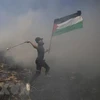 Người biểu tình Palestine trong cuộc xung đột với binh sỹ Israel. (Nguồn: THX/TTXVN)