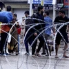 Người dân trên đường phố tại Jammu, ngày 5/8. (Ảnh: AFP/TTXVN)