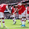 acazette và Aubameyang cùng ghi bàn, giúp Arsenal đánh bại Burnley 2-1.