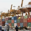 Hàng hóa được xếp tại cảng ở Bangkok, Thái Lan. (Ảnh: AFP/TTXVN)