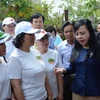 Bộ trưởng Bộ Y tế kiểm tra tình hình phòng chống sốt xuất huyết tại phường An Hải Đông (quận Sơn Trà, thành phố Đà Nẵng). (Ảnh: Văn Dũng/TTXVN)