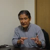 Giáo sư Daisuke Hosokawa của Đại học Kinh tế Osaka trả lời phỏng vấn. (Ảnh: Đào Tùng/TTXVN)