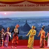 Một tiết mục văn nghệ tại chương trình giao lưu văn hóa Việt Nam-Myanmar 'Những sắc màu truyền thống và hiện đại.' (Ảnh: TTXVN phát)