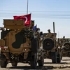 Xe quân sự của Mỹ và Thổ Nhĩ Kỳ tuần tra tại ngoại ô thị trấn Tal Abyad (Syria), giáp giới với Thổ Nhĩ Kỳ ngày 8/9/2019. (Ảnh: AFP/TTXVN)