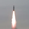 Hình ảnh tên lửa đạn đạo chiến lược được phóng từ một địa điểm không xác định ở Triều Tiên. (Ảnh: AFP/TTXVN)