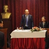 Phó Thủ tướng Trương Hòa Bình gặp cộng động đồng người Việt tại Bulgaria. (Ảnh: Công Thuận/Vietnam+)