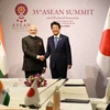 Thủ tướng Nhật Bản Shinzo Abe (phải) và người đồng cấp Ấn Độ Narendra Modi. (Nguồn: tribuneindia)