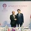 Thủ tướng Nguyễn Xuân Phúc gặp Thủ tướng Nhật Bản Shinzo Abe. (Ảnh: Thống Nhất/TTXVN)