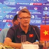 Huấn luyện viên U19 Việt Nam Philippe Troussier trả lời các câu hỏi của phóng viên. (Ảnh: Tiến Lực/TTXVN)