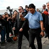 Ông Evo Morales (áo xanh) đã tới Mexico. (Nguồn: Getty Images)