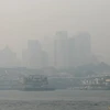 Khói bụi từ các đám cháy rừng bao phủ thành phố Sydney. (Ảnh: THX/TXTVN)