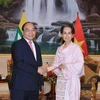 Thủ tướng Nguyễn Xuân Phúc gặp Cố vấn Nhà nước Myanmar Aung San Suu Kyi. (Ảnh: Thống Nhất/TTXVN)