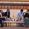 Thủ tướng Nguyễn Xuân Phúc hội kiến Chủ tịch Quốc hội Myanmar T Khun Myat. (Ảnh: Thống Nhất/TTXVN)
