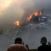 Nhà cửa bốc cháy trong vụ hỏa hoạn gần thành phố Valparaiso, Chile ngày 24/12/2019. (Ảnh: AFP/TTXVN)