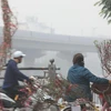 Khu vực quận Thanh Xuân ô nhiễm không khí và sương mù dầy đặc, tầm nhìn xa hạn chế. (Ảnh: Thành Đạt/TTXVN)