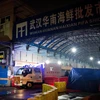 Khu chợ hải sản Huanan ở thành phố Vũ Hán, Trung Quốc, bị đóng cửa sau khi phát hiện trường hợp nhiễm virus corona. (Ảnh: AFP/TTXVN)