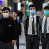 Đeo khẩu trang phòng lây nhiễm virus corona tại Hong Kong, Trung Quốc. (Ảnh: AFP/TTXVN)