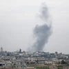 Khói bốc lên sau một cuộc không kích tại Idlib, Tây Bắc Syria. (Ảnh: AFP/TTXVN)