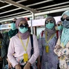 Người dân đeo khẩu trang phòng lây nhiễm COVID-19 tại đảo Sanur to Nusa Penida, Indonesia. (Ảnh: AFP/TTXVN)