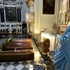 Xót xa hình ảnh quan tài nạn nhân COVID-19 bày la liệt ở nhà thờ Italy