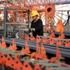 Công nhân làm việc tại một công trường xây dựng ở tỉnh An Huy, Trung Quốc ngày 13/4/2020. (Ảnh: THX/TTXVN)