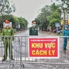 Chốt kiểm soát cứng cách ly y tế, cấm mọi phương tiện không có nhiệm vụ ra-vào thôn Hạ Lôi. (Ảnh: Danh Lam/TTXVN)