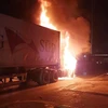 Hiện trường vụ cháy xe container trên Quốc lộ 1A. (Ảnh: TTXVN phát)