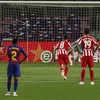 Lionel Messi cán mốc 700 bàn thắng trong sự nghiệp bằng cú panenka