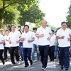 Lãnh đạo Thành phố Hồ Chí Minh và Ủy ban Olympic Việt Nam chạy phát động Ngày chạy Olympic vì sức khỏe toàn dân. (Ảnh: Tiến Lực/TTXVN)
