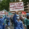 Nhân viên y tế Pháp xuống đường biểu tình. (Nguồn: AFP)